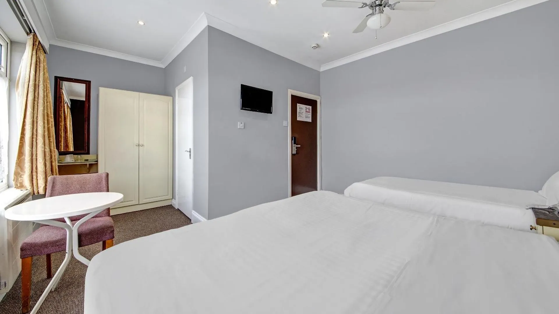 *** Hotel Oyo Bostons Manor Hotel, Hanwell London Greenford  United Kingdom