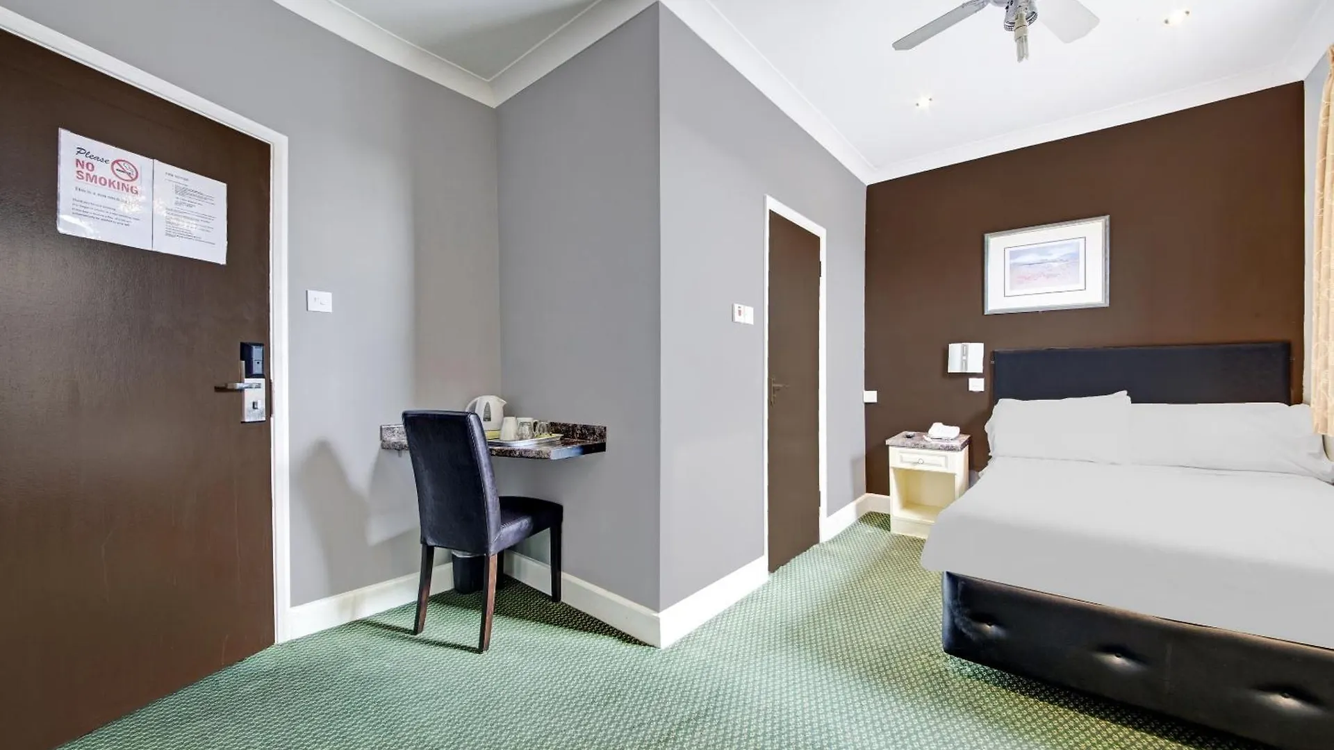 Oyo Bostons Manor Hotel, Hanwell London Greenford  3*, Greenford (Greater London) United Kingdom