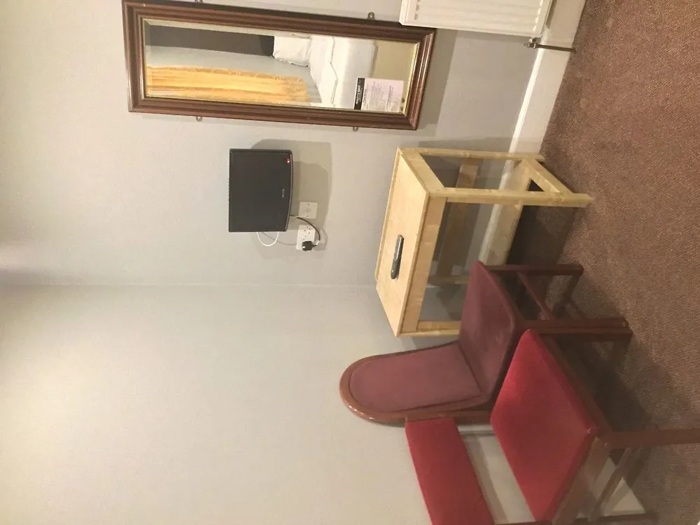 Oyo Bostons Manor Hotel, Hanwell London Greenford  3*, Greenford (Greater London)