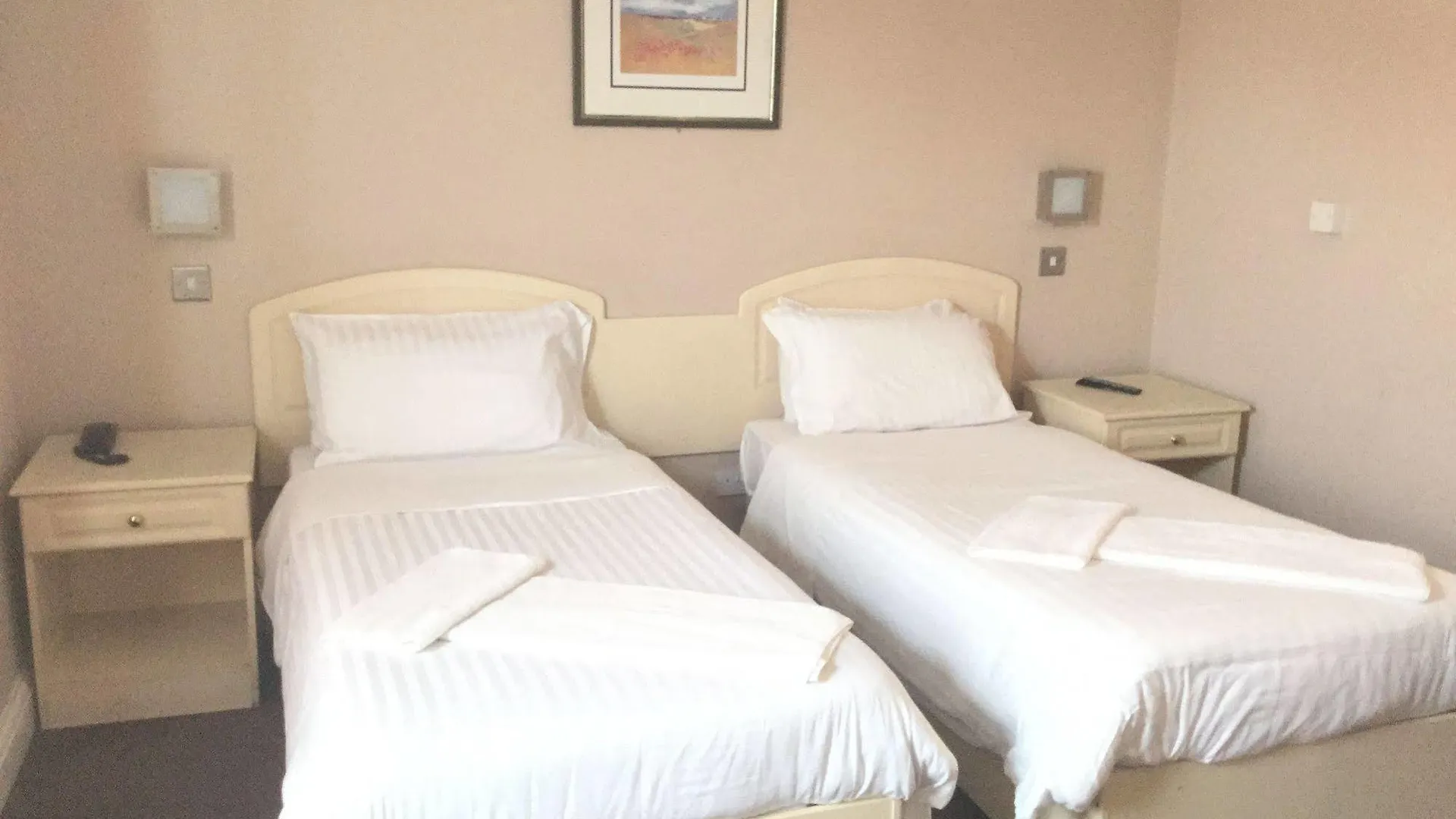 Oyo Bostons Manor Hotel, Hanwell London Greenford  Hotel