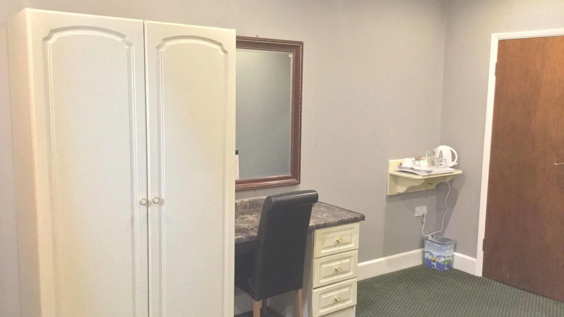 *** Hotel Oyo Bostons Manor Hotel, Hanwell London Greenford  United Kingdom